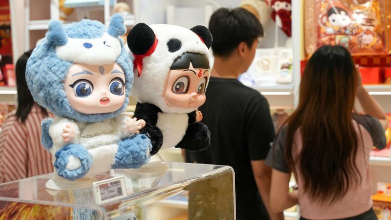 泡泡玛特赛道开始大堵车